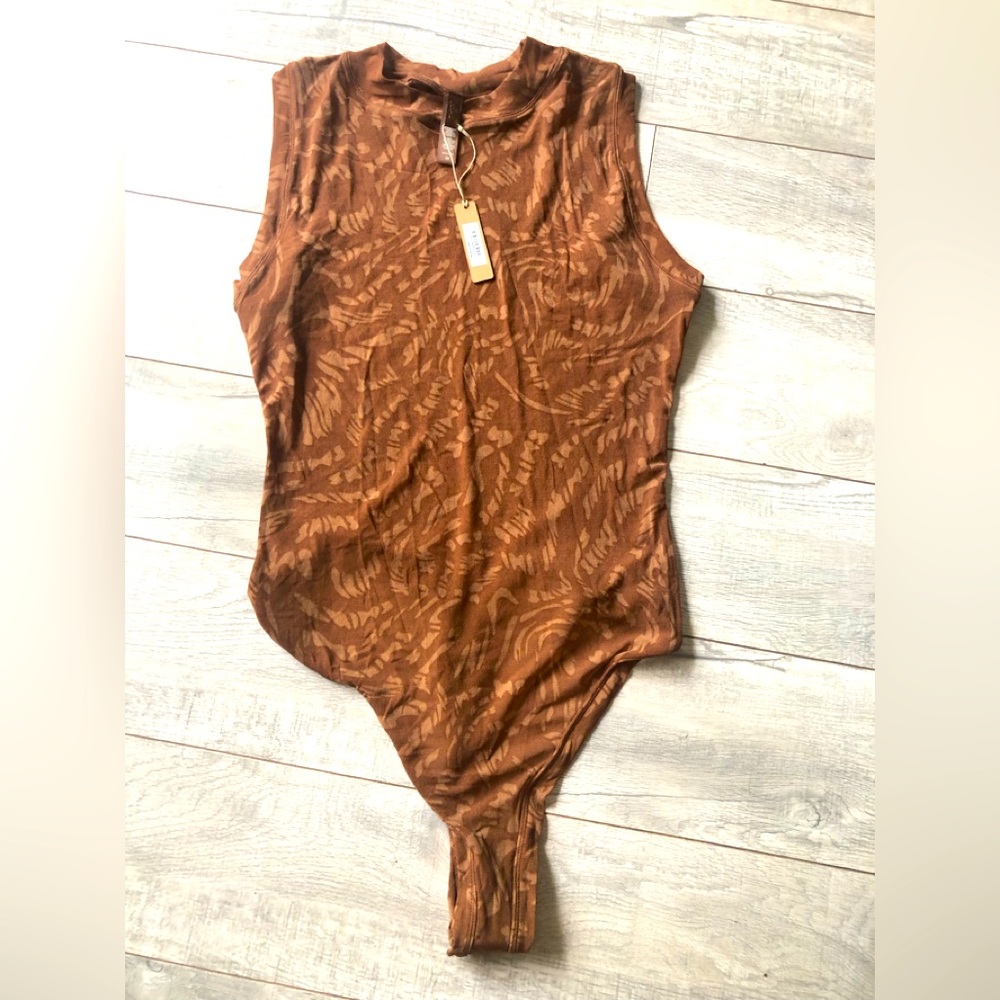 Skims latte swirl body suit NWT